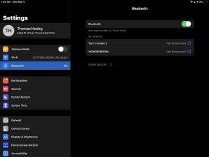 Picture of the iPadOS -Bluetooth Settings-page, showing no other devices discovered.