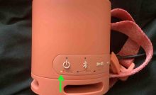 Picture of the Sony SRS XB13 -CHARGE- lamp glowing orange.