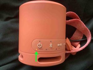 Picture of the Sony SRS XB13 -CHARGE- lamp glowing orange.
