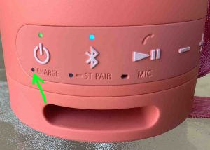 Picture of the Sony SRS XB13 dark -CHARGE- lamp.
