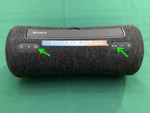 Picture of the -Mega Bass- and -Play Pause- buttons on the Sony SRS XG300 speaker.