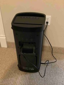 Picture of the back of the Sony SRS SP500 speaker as it charges.